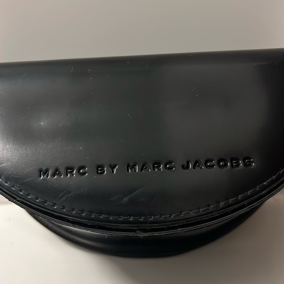 Marc by Marc Jacobs Black Large Sunglasses Case - Picture 2 of 9